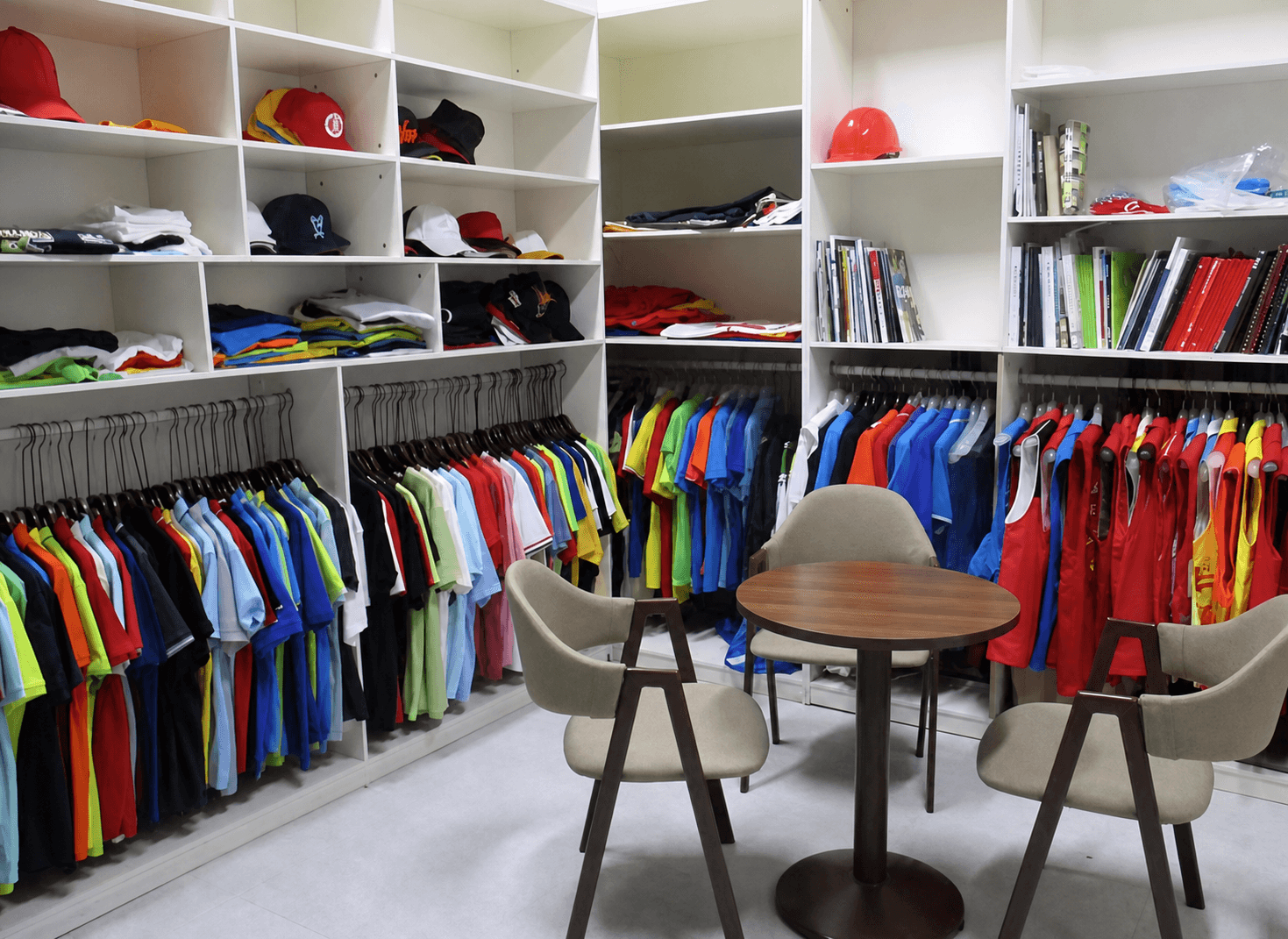 Bekleidungsmuster im Showroom des Herstellers