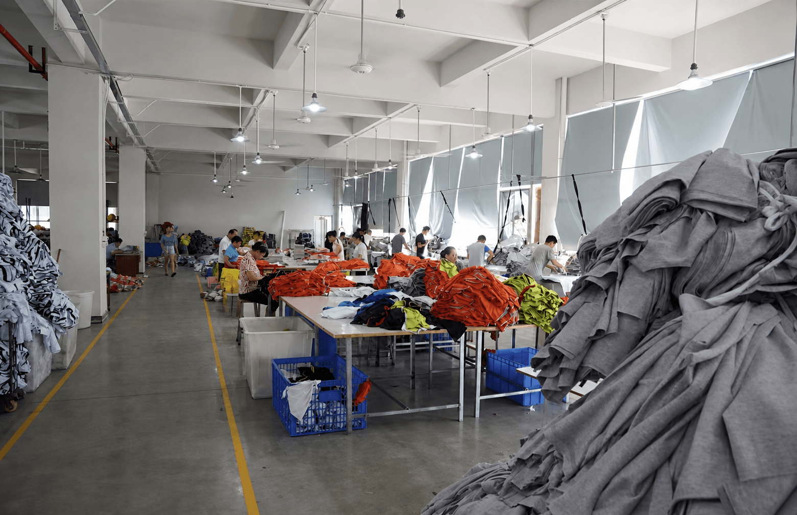 Mitarbeiter bei der Textilproduktion in China